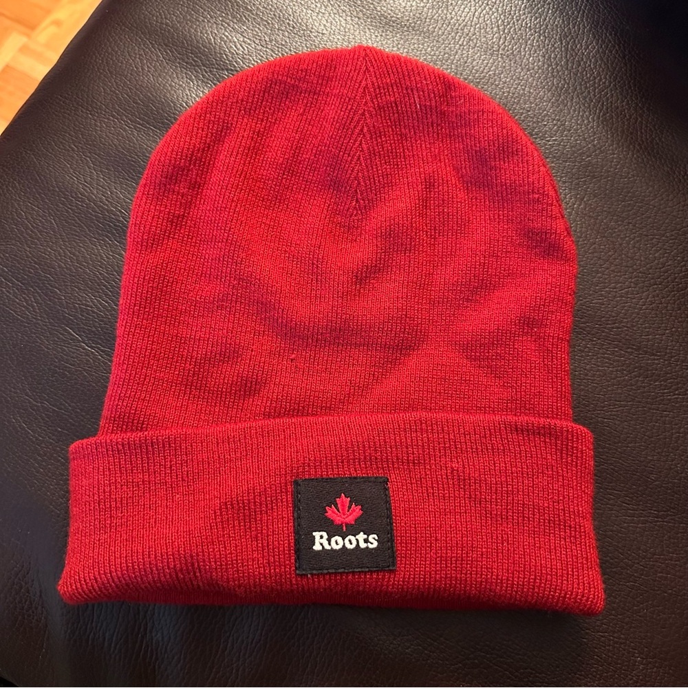 Roots red logo patch beanie